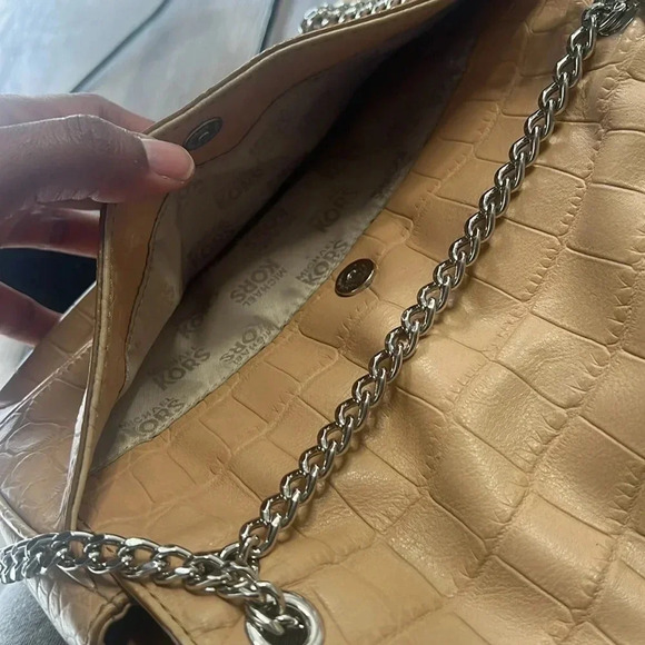 Tan Michael Kors envelope chain crossbody purse with adjustable straps - Picture 11 of 11